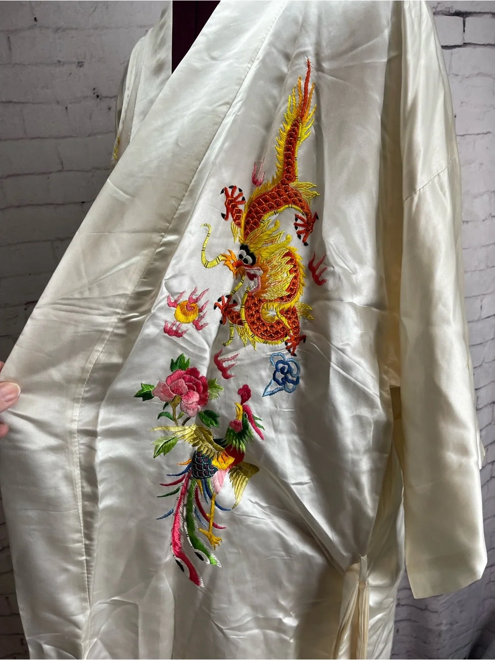 Golden bee vintage silk robe size large white with dragon and phoenix